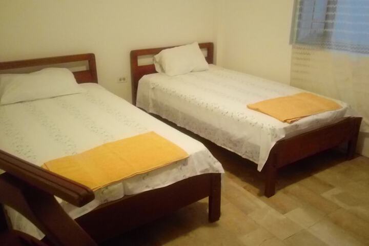 Room 5 of 9