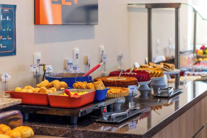 Breakfast/Coffee Service 90 of 102