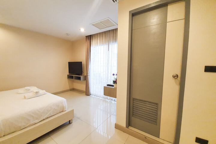 Room 22 of 53
