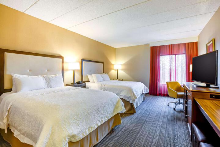 1 Queen Bed with Accessible Bathtub (1 of 14)