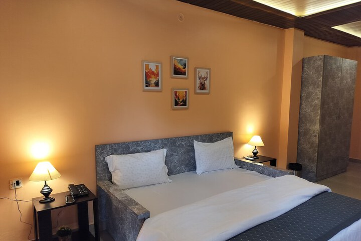 Room 13 of 25