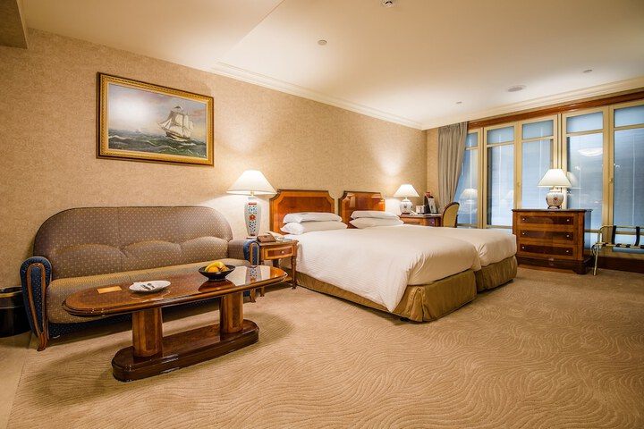 Room 11 of 39