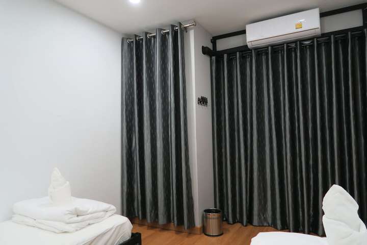Room 33 of 74