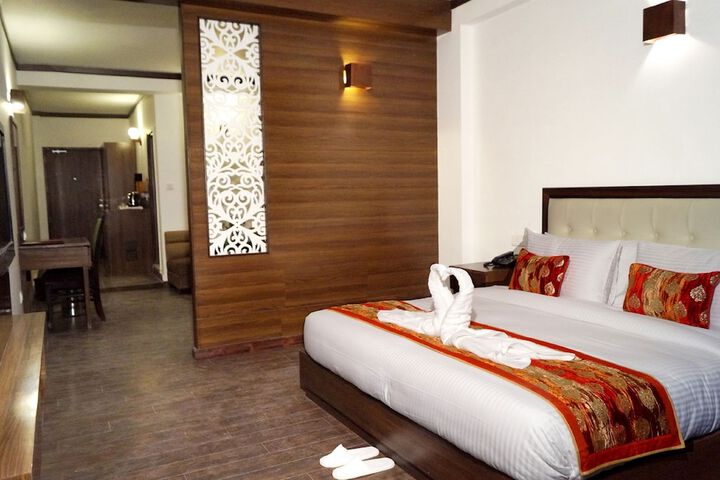 Room 4 of 25
