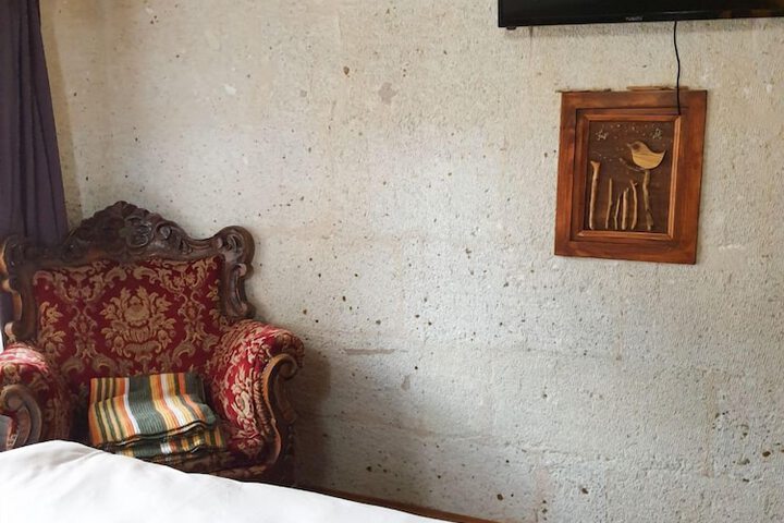 Room 16 of 38