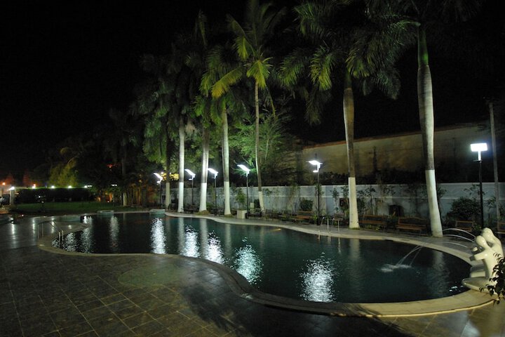 Pool 15 of 31