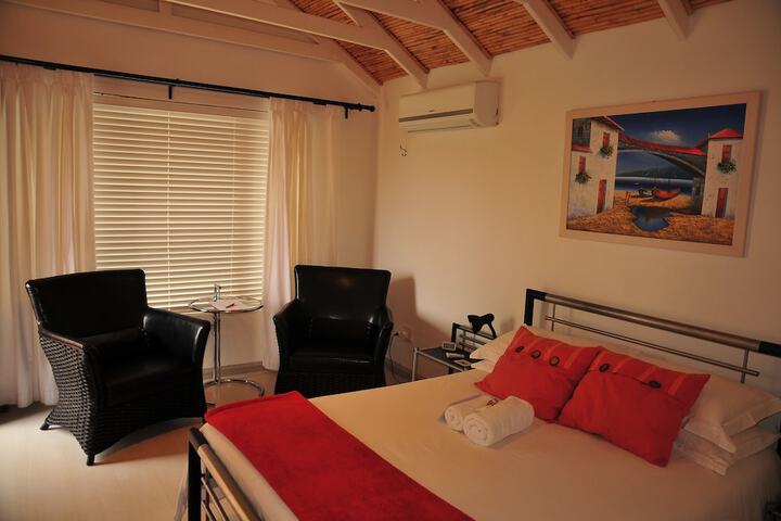 Room 2 of 76