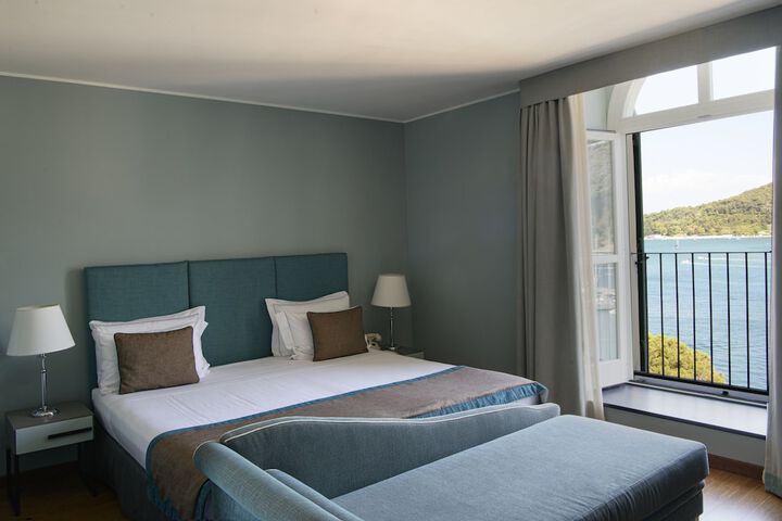 Room 9 of 95