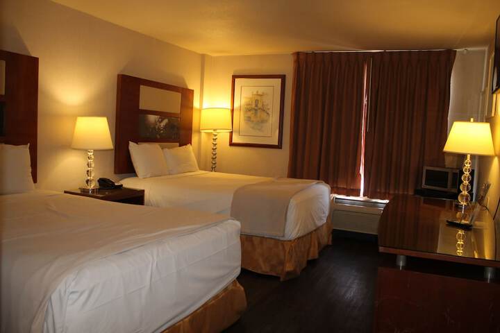 Quadruple Deluxe 2 Queen Beds (7 of 9)