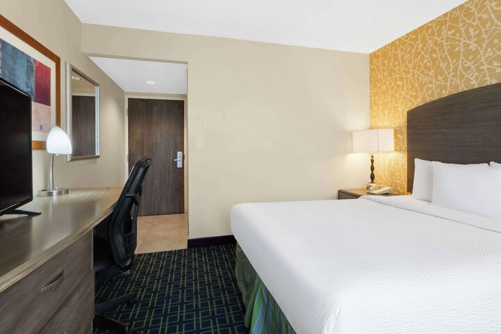 Room 16 of 39