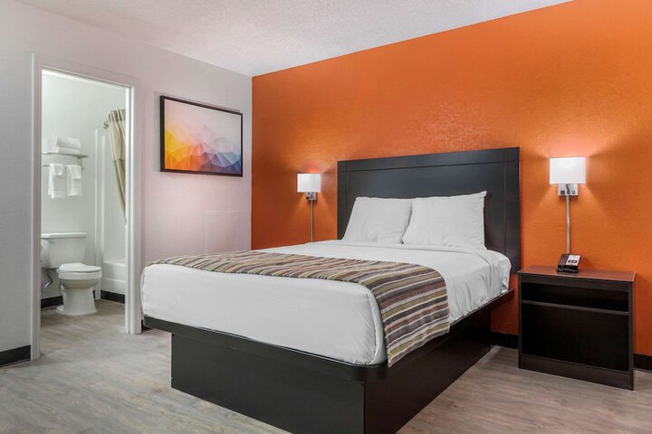 1 Queen Bed (23 of 34)