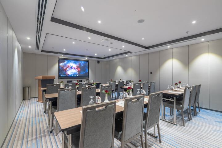 Ballroom/Hall 68 of 78