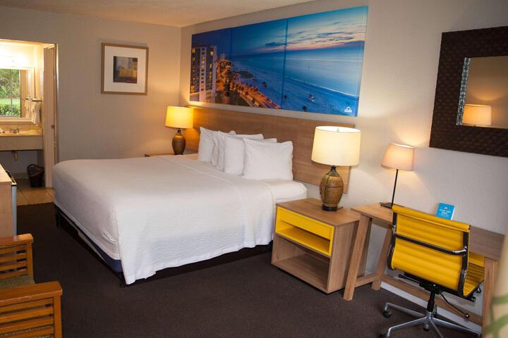 1 Queen Bed Mobility Accessible (31 of 32)