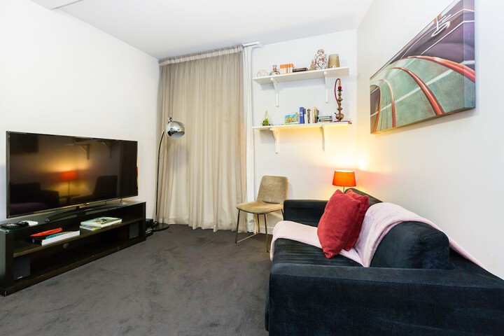 Room 5 of 10