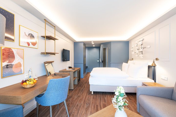 Room 6 of 26