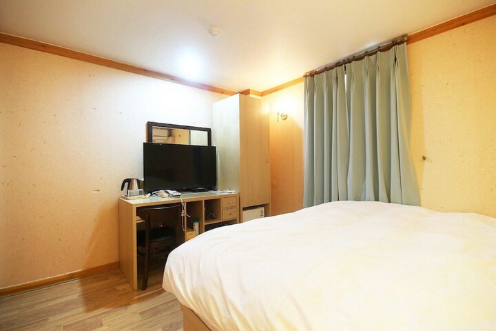 Room 14 of 39