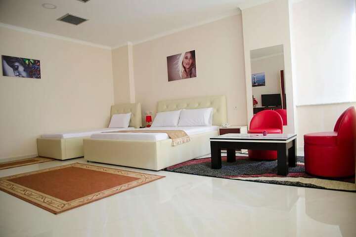 Room 9 of 26