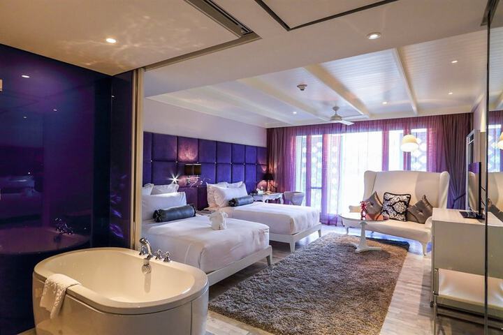 Room 6 of 70