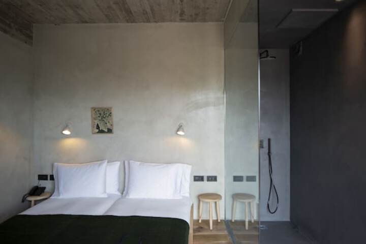 Room 4 of 48