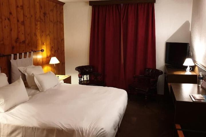 Room 8 of 30