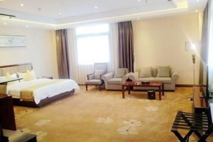 Room 8 of 12