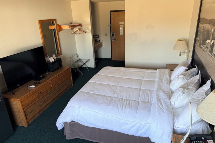 Room 8 of 28
