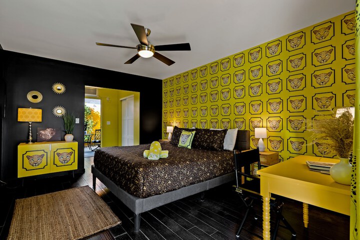 Room 9 of 34