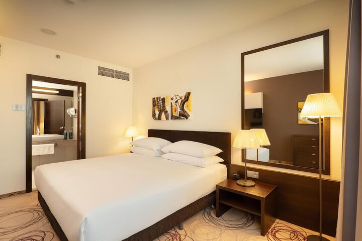 Room 16 of 115