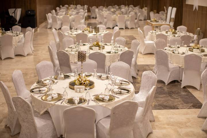 Ballroom/Hall 29 of 35