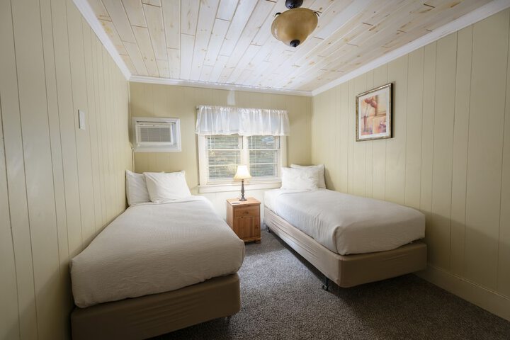Room 5 of 225