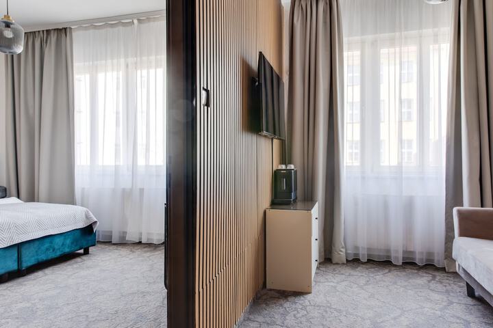 Room 5 of 115