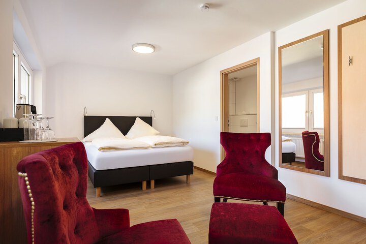 Room 2 of 16