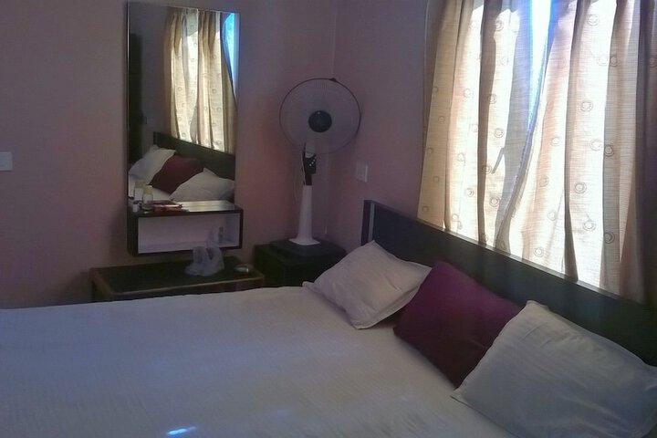 Room 6 of 63
