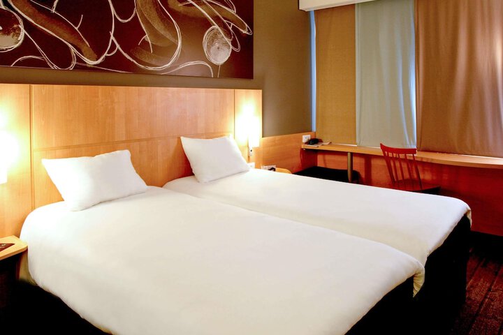 Room 12 of 60
