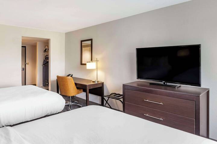 2 Queen Beds (4 of 9)