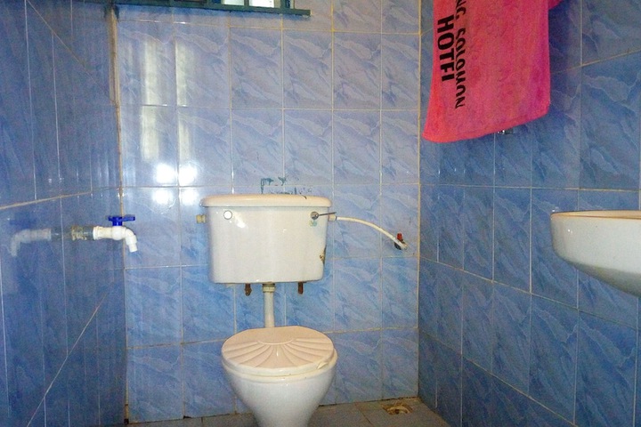 Room 9 of 16