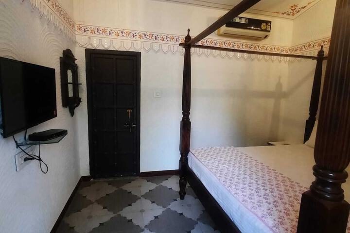 Room 9 of 70