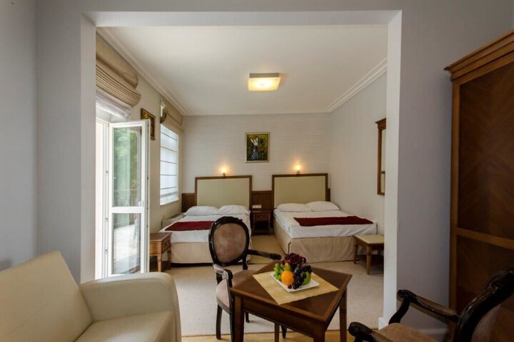 Room 9 of 39