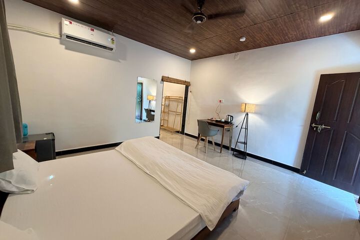Room 5 of 15