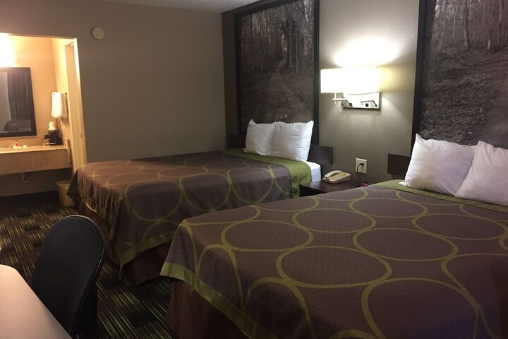 2 Queen Beds (5 of 14)