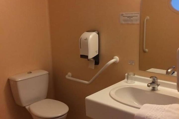 Room 20 of 32