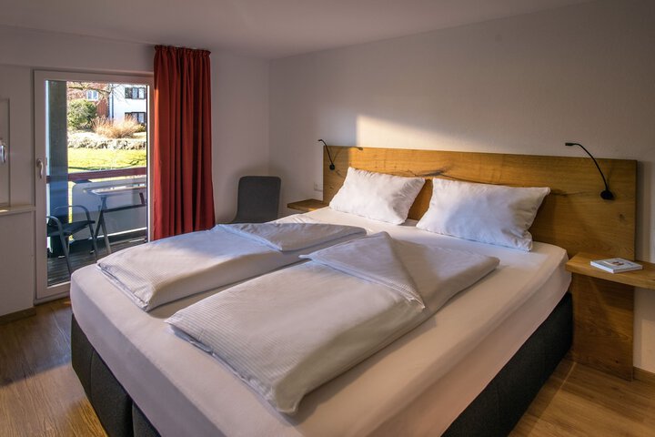 Room 4 of 42