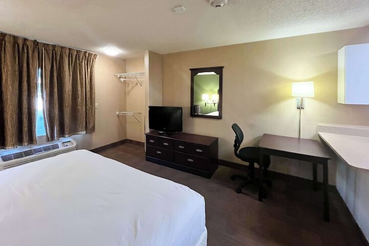 Room 16 of 28