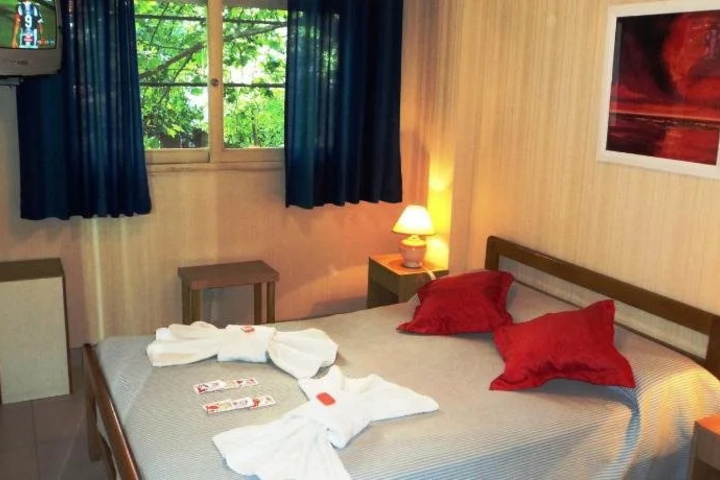 Room 5 of 18