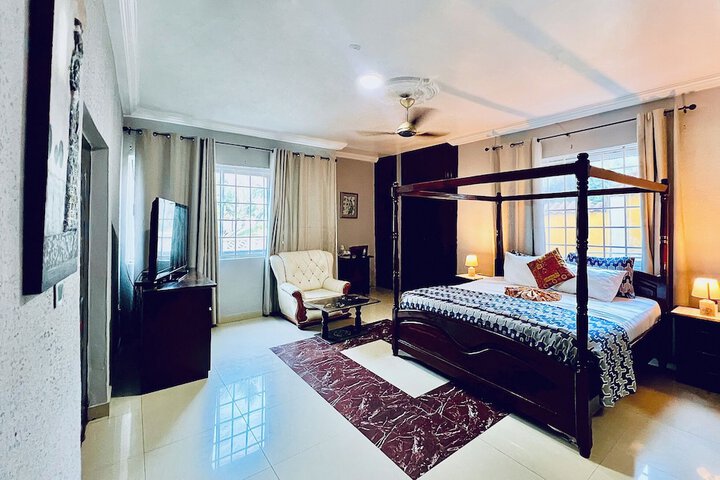 Room 19 of 114