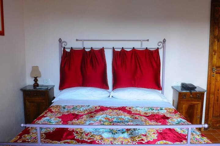 Room 5 of 18