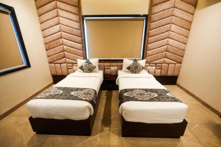 HOTEL DHAROHAR