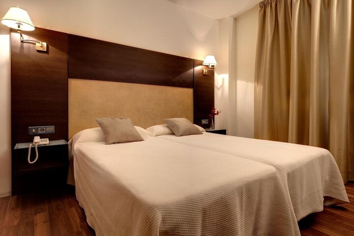 Room 16 of 38