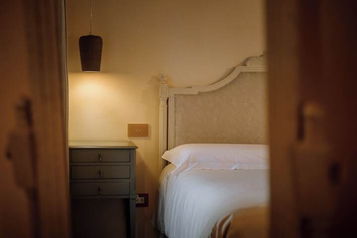 Room 35 of 69