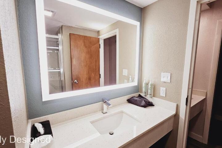 2 Double Beds Microwave and Refrigerator Full Breakfast (8 of 14)